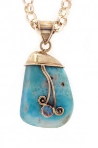 NKSSLARI063 Larimar pendent, Labradorite accent stone set in Sterling Silver with 18 chain