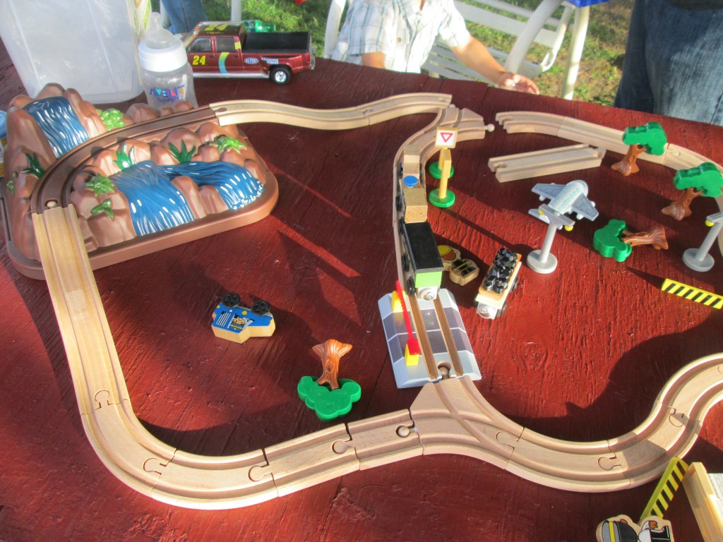 KidKraft bucket top mountain train set