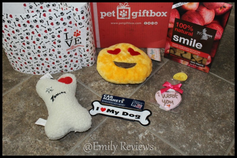 PetGiftBox.com ~ Pet Gift Box ~ Celebrate Love ~ Review, Discount: Mail delivered to your door each month for your pet! Boxes available for dogs and cats.