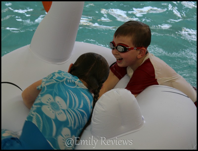 GoFloats Giant Swan Tube ~ Summer, Sun, & Hit The Pool For Some Fun!