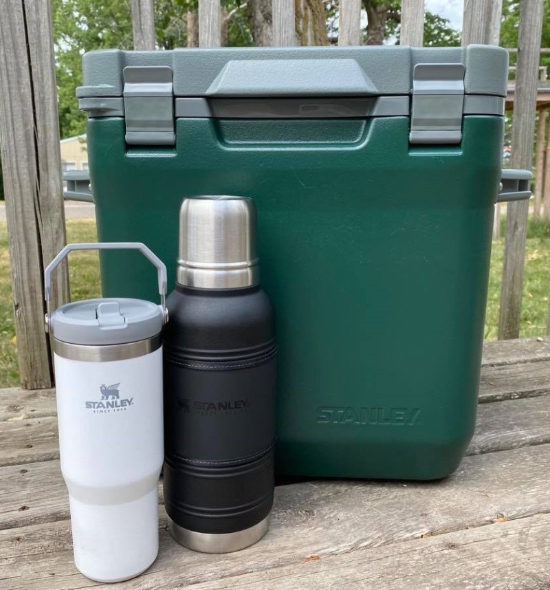 New classic Stanley Thermos. Dark blue. 1.5 quart. 35 hrs cold 40